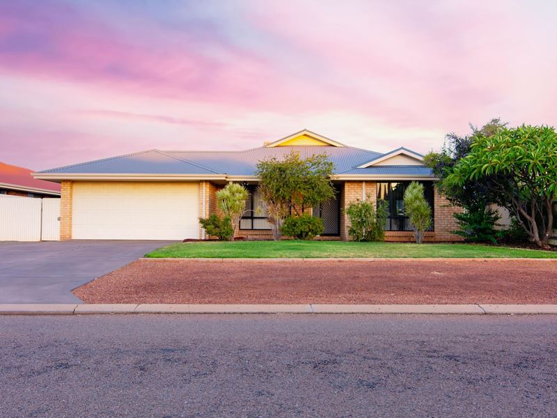 16 Smythe Drive, Broadwood WA 6430