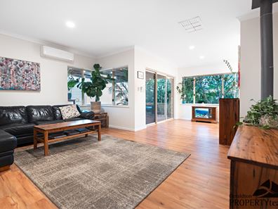 25 Waterfront Circle, Drummond Cove WA 6532