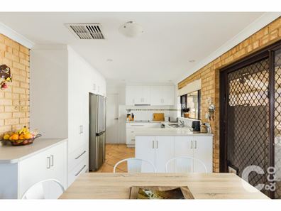 24 Darkins Retreat, Parmelia WA 6167