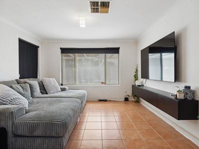 2B Waterview Drive, Woodvale WA 6026