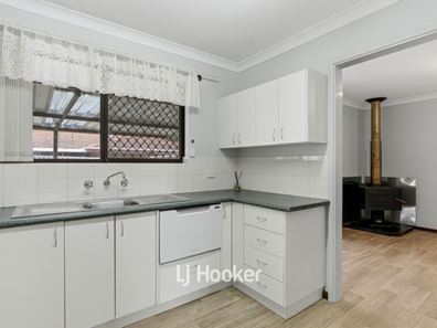 16 Bolton Way, Collie WA 6225