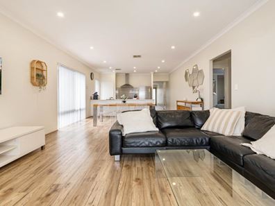 13 Shimmer Chase, Eglinton WA 6034