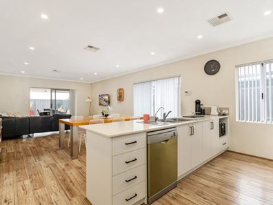 13 Shimmer Chase, Eglinton WA 6034