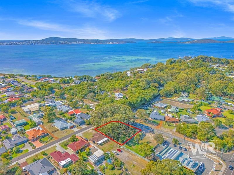 202 Bay View Drive, Little Grove WA 6330