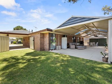 23 Maroonah Road, Golden Bay WA 6174