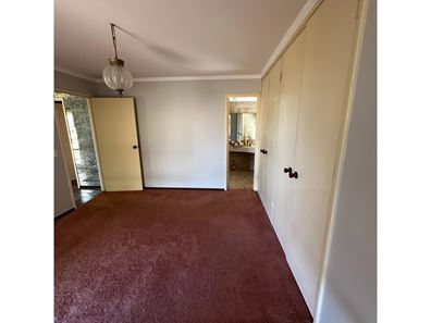 9 Orwell Court, Lake Coogee WA 6166