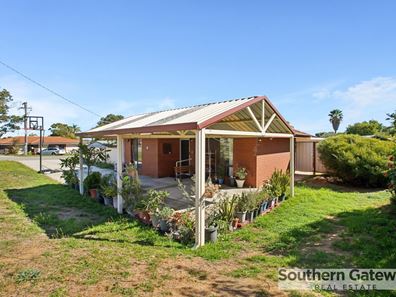 18 Corring Way, Parmelia WA 6167