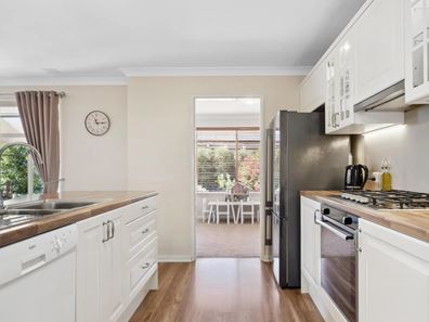 31 Regal Drive, Thornlie WA 6108