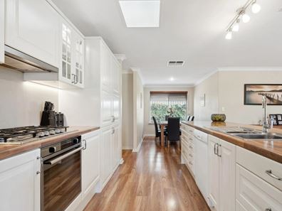 31 Regal Drive, Thornlie WA 6108