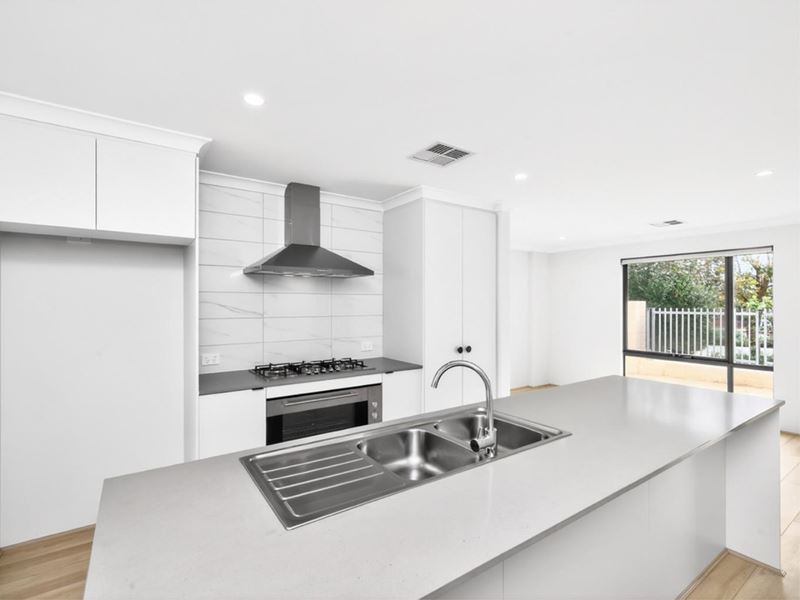 75 Portofino, Mindarie
