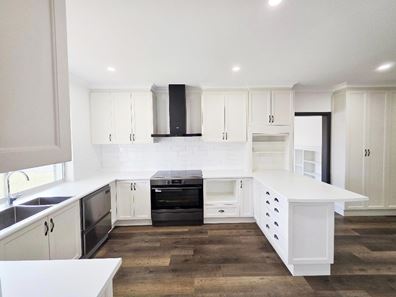 19 RILEY Road, Moora WA 6510