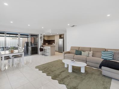 2/386 Belgravia Street, Cloverdale WA 6105