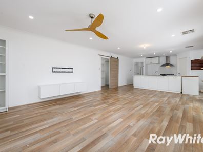 40 Sharperton Meander, Dudley Park WA 6210
