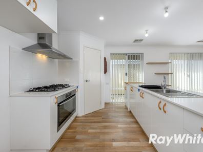 40 Sharperton Meander, Dudley Park WA 6210
