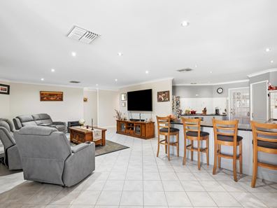 6 Pipe Lily Drive, High Wycombe WA 6057