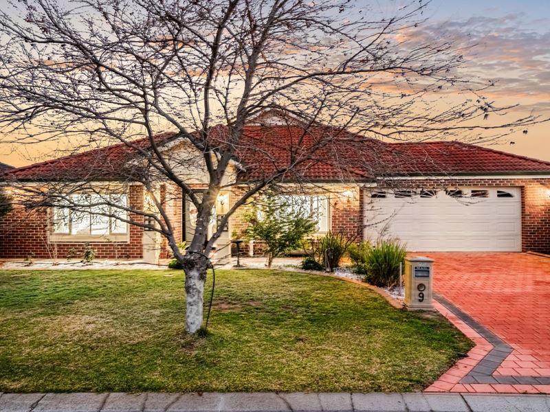 9 Satine Turn, Aveley