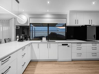 21 Tullow Gardens, Darch WA 6065
