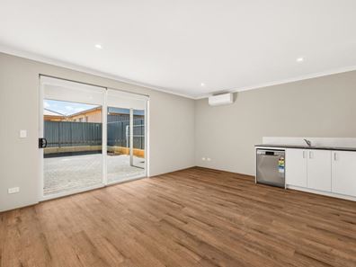 22 Magnolia Way, Lakelands WA 6180
