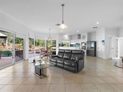 5 Kimber Rise, Bedfordale WA 6112
