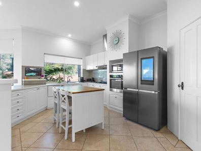 5 Kimber Rise, Bedfordale WA 6112