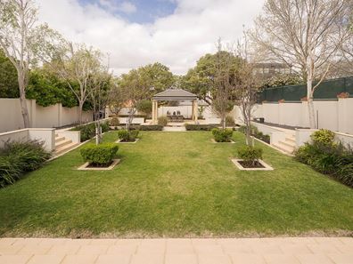 7 Philip Road, Dalkeith WA 6009