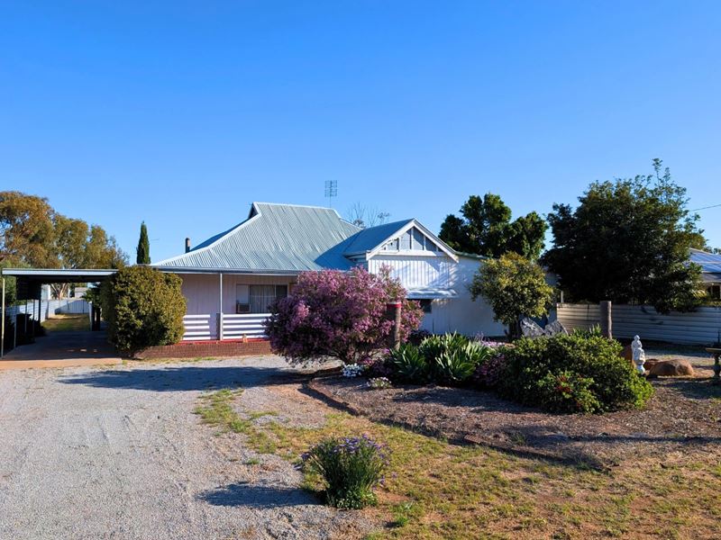 6 Massingham Street, Kellerberrin WA 6410
