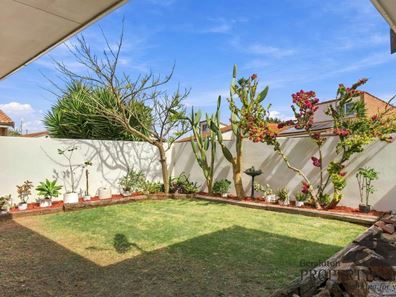 2/3 Sardam Place, Mahomets Flats WA 6530