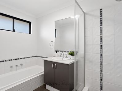 Room/3  5 Plumeria Rise, Sinagra WA 6065