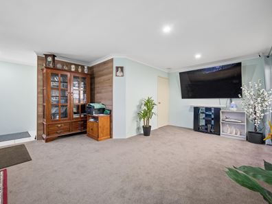 8 Majestic Court, Thornlie WA 6108