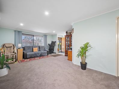 8 Majestic Court, Thornlie WA 6108
