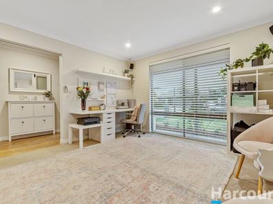 8 Jingana Road, Banksia Grove WA 6031