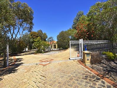 15 Cardinal Drive, The Vines WA 6069