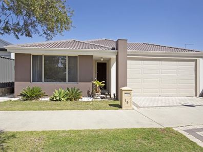 19 Clarendon Circuit, Lakelands WA 6180