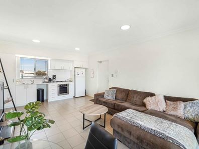 16/1 Elsbury Approach, Clarkson WA 6030