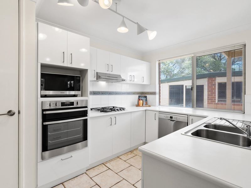 1B Redcourt Rd, Attadale