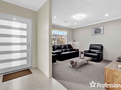 11 Everlasting Avenue, Piara Waters WA 6112