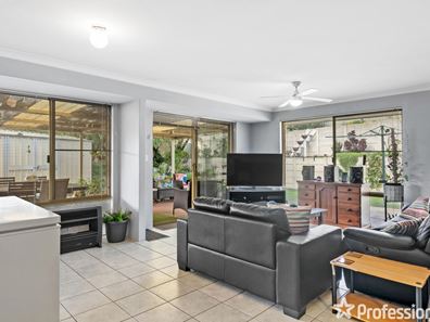 12 Nandup Retreat, Swan View WA 6056