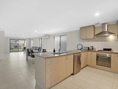 17 Excalibur Way, Baldivis WA 6171