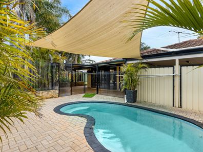 16 Roscommon Crescent, Orelia WA 6167