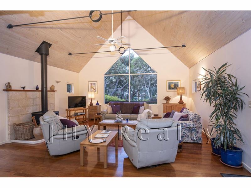 38 Eagle Bay Road, Eagle Bay