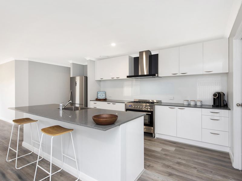 15 Springdale Boulevard, Secret Harbour