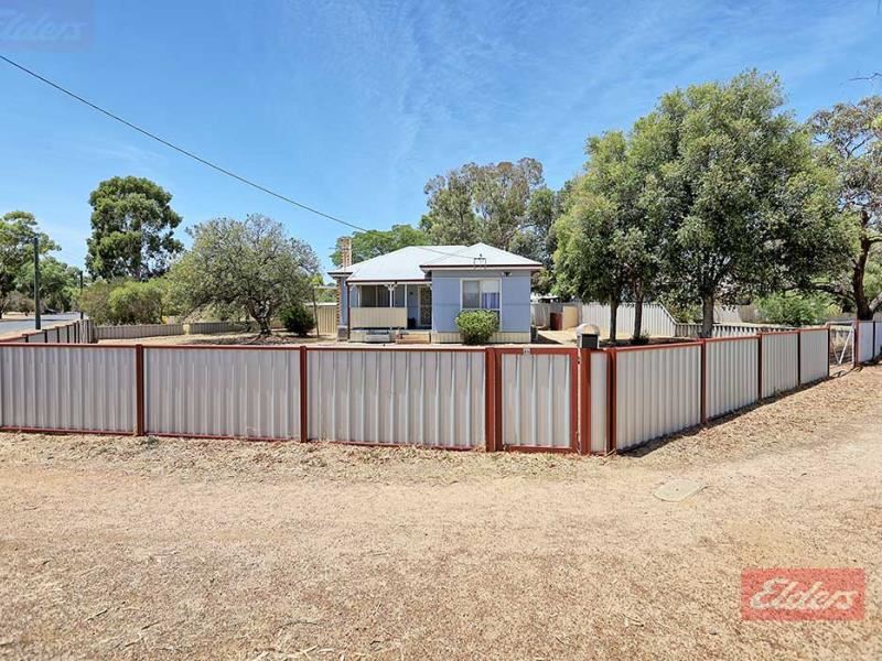 64 Bannister Street, Narrogin
