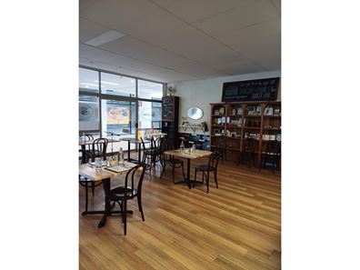 Food/Hospitality - A lovely café for sale