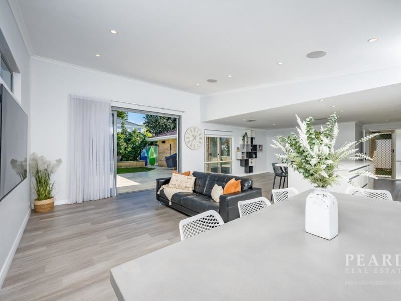 2 Village Walk, Ocean Reef