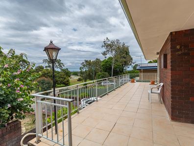 35 Chartwell Way, Swan View WA 6056