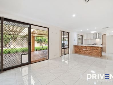 25 Broughton Way, Orelia WA 6167