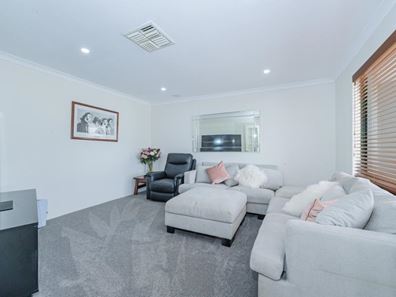 8 Chesham Mews, Canning Vale WA 6155