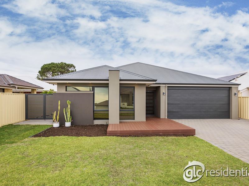 10 Plumosa Way, Wattle Grove WA 6107