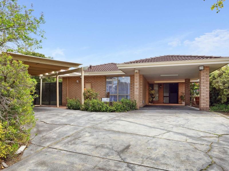 42 Urbahns Crescent, Bateman WA 6150