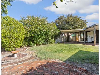 2 Peacock Street, Cloverdale WA 6105
